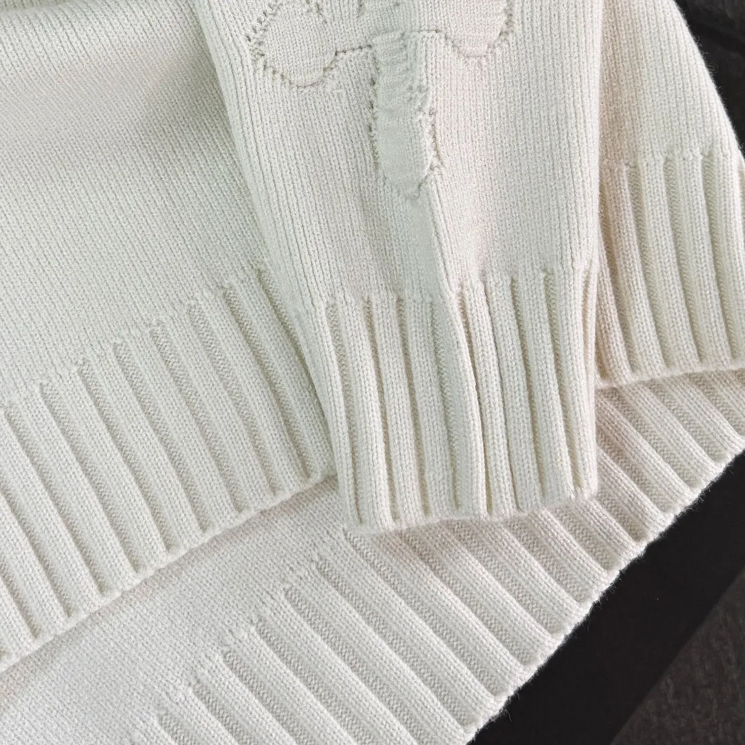 P290 Chrome Hearts 26 high-version wool knitted round-neck sweaters. High-end custom-made 500g sweater fabric. No deformation, no shrinkage, complete with three labels, same style for men and women. Process: The wool is knitted by a 7-needle imported machine. Color: 3 colors. SIZE: XS-L